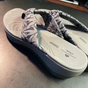 Cloud steppers by Clark’s cushion soft.. grey with black print